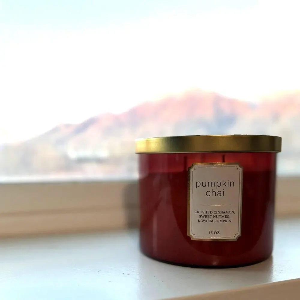 Place & Time Fall Candles Pumpkin Chai 3-Wick 15oz Candle Scented NEW 25 Hr Burn